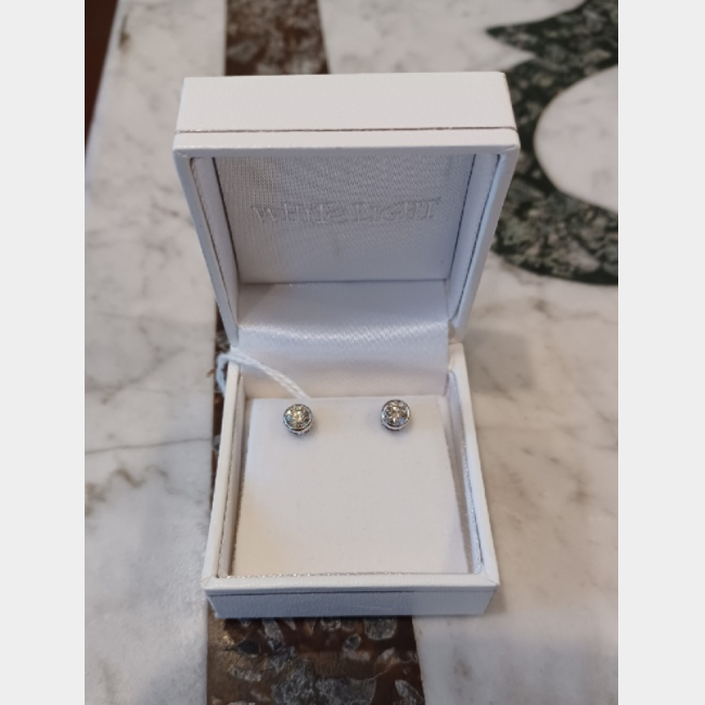 18ct white gold diamond earrings